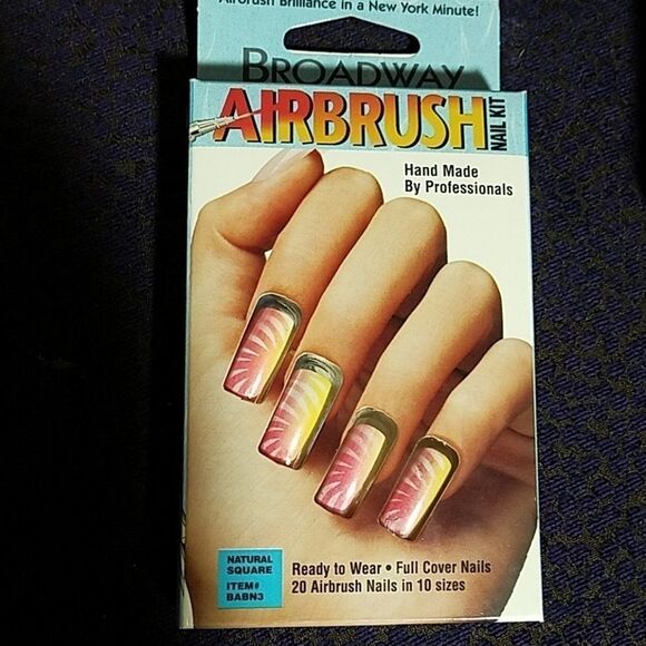 Broadway Airbrush Look Nail Kit  Salon Style Press-On Nails - Picture 1 of 3